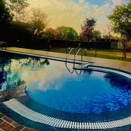 Hotel Jungle Palace Resort Umariā Εξωτερικό φωτογραφία