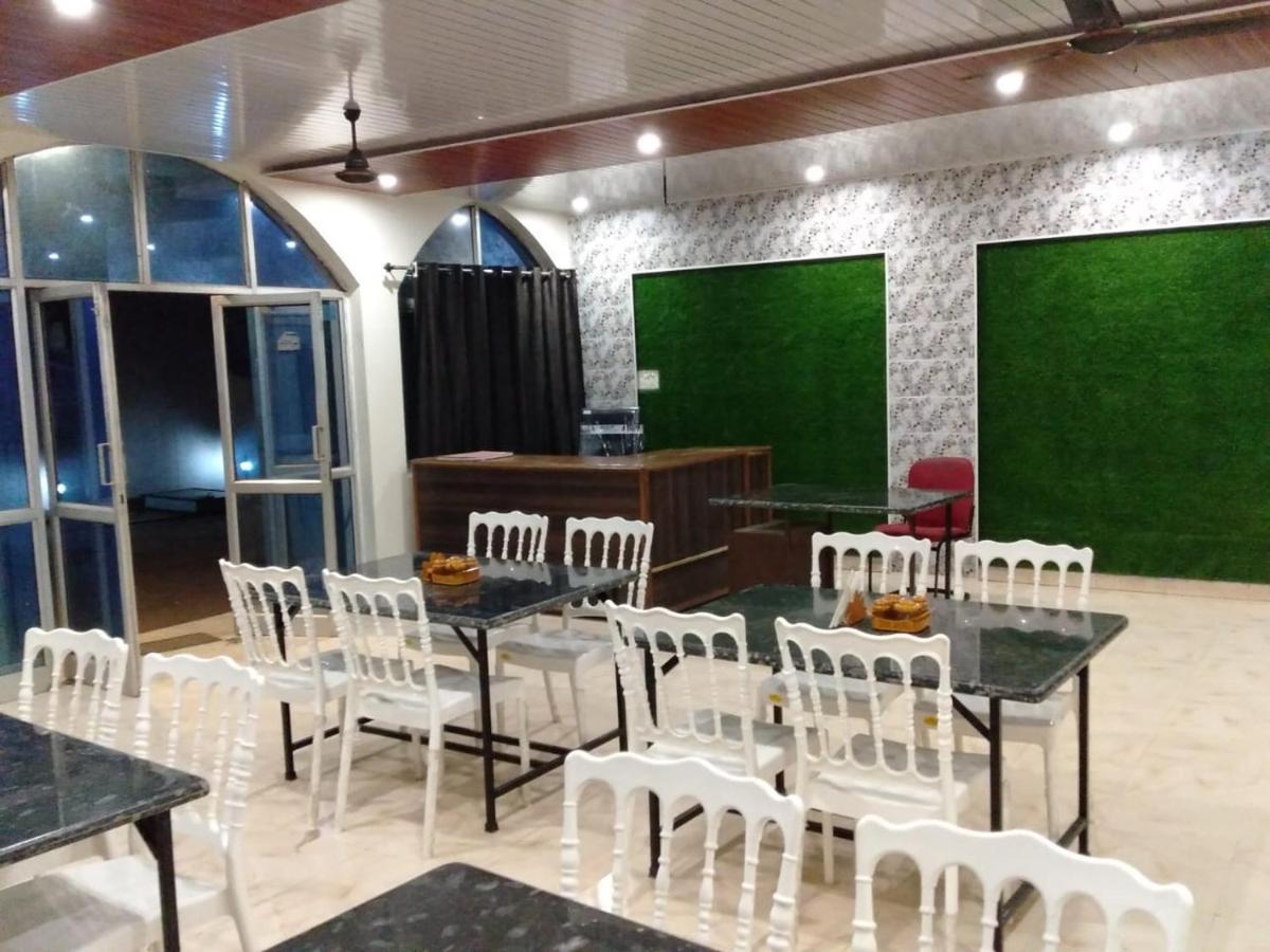 Hotel Jungle Palace Resort Umariā Εξωτερικό φωτογραφία
