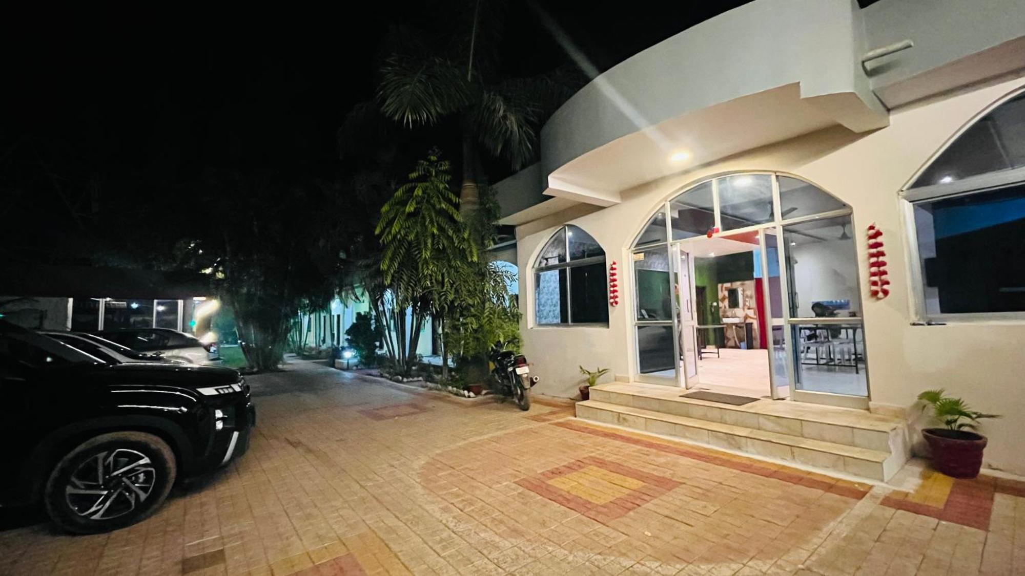 Hotel Jungle Palace Resort Umariā Εξωτερικό φωτογραφία