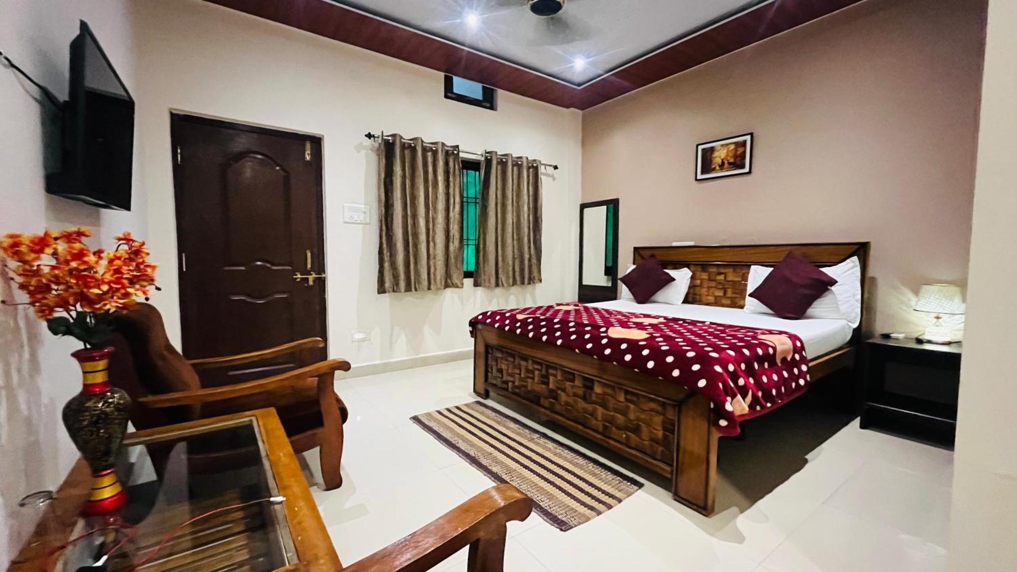 Hotel Jungle Palace Resort Umariā Εξωτερικό φωτογραφία