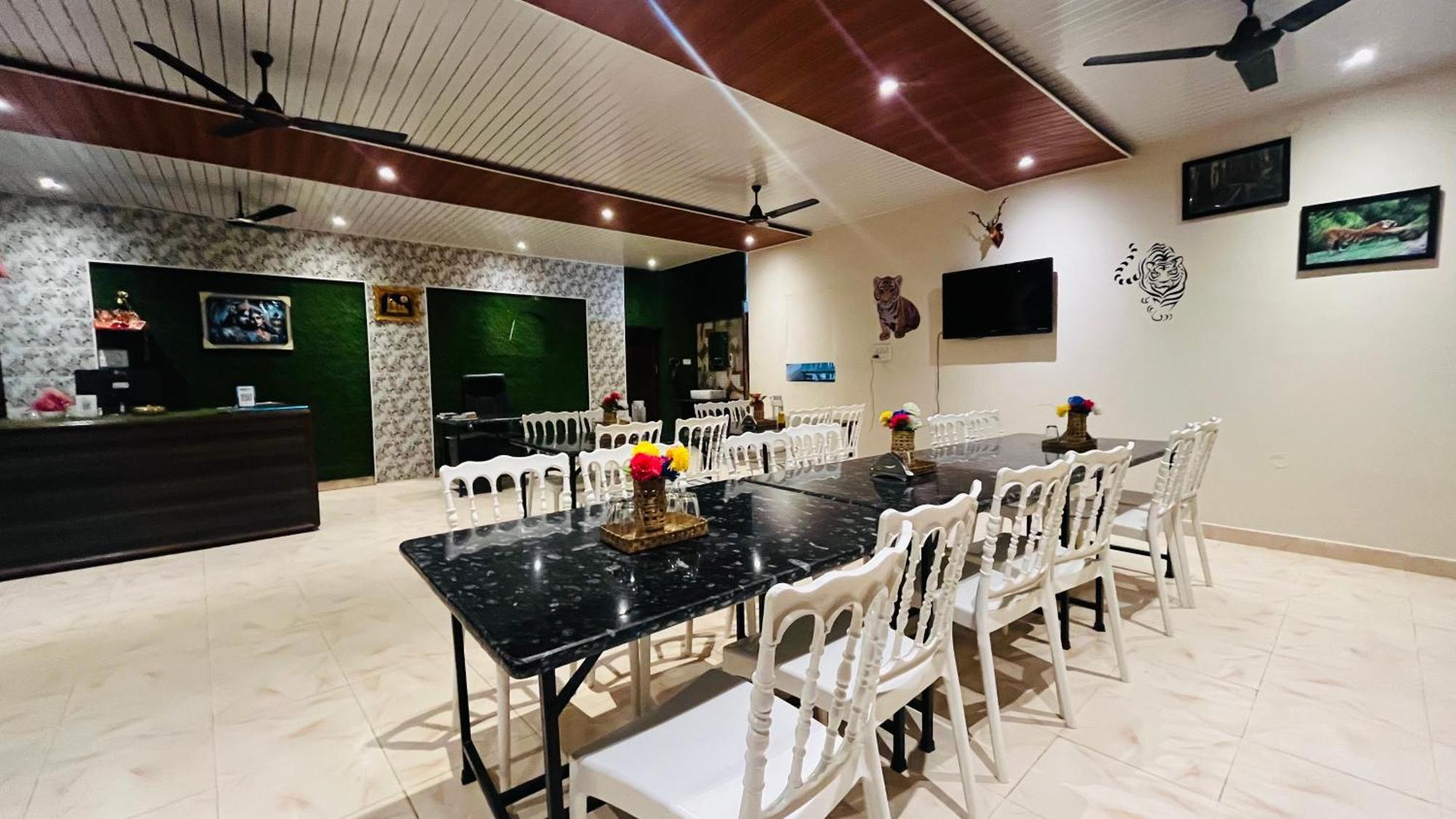 Hotel Jungle Palace Resort Umariā Εξωτερικό φωτογραφία