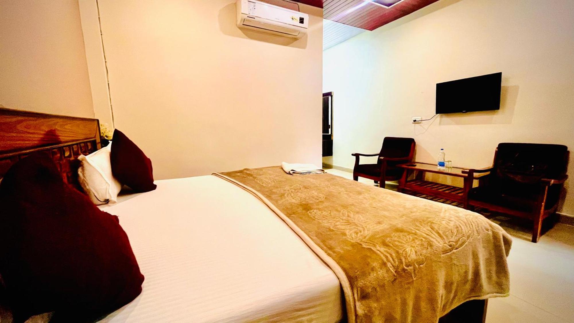 Hotel Jungle Palace Resort Umariā Εξωτερικό φωτογραφία