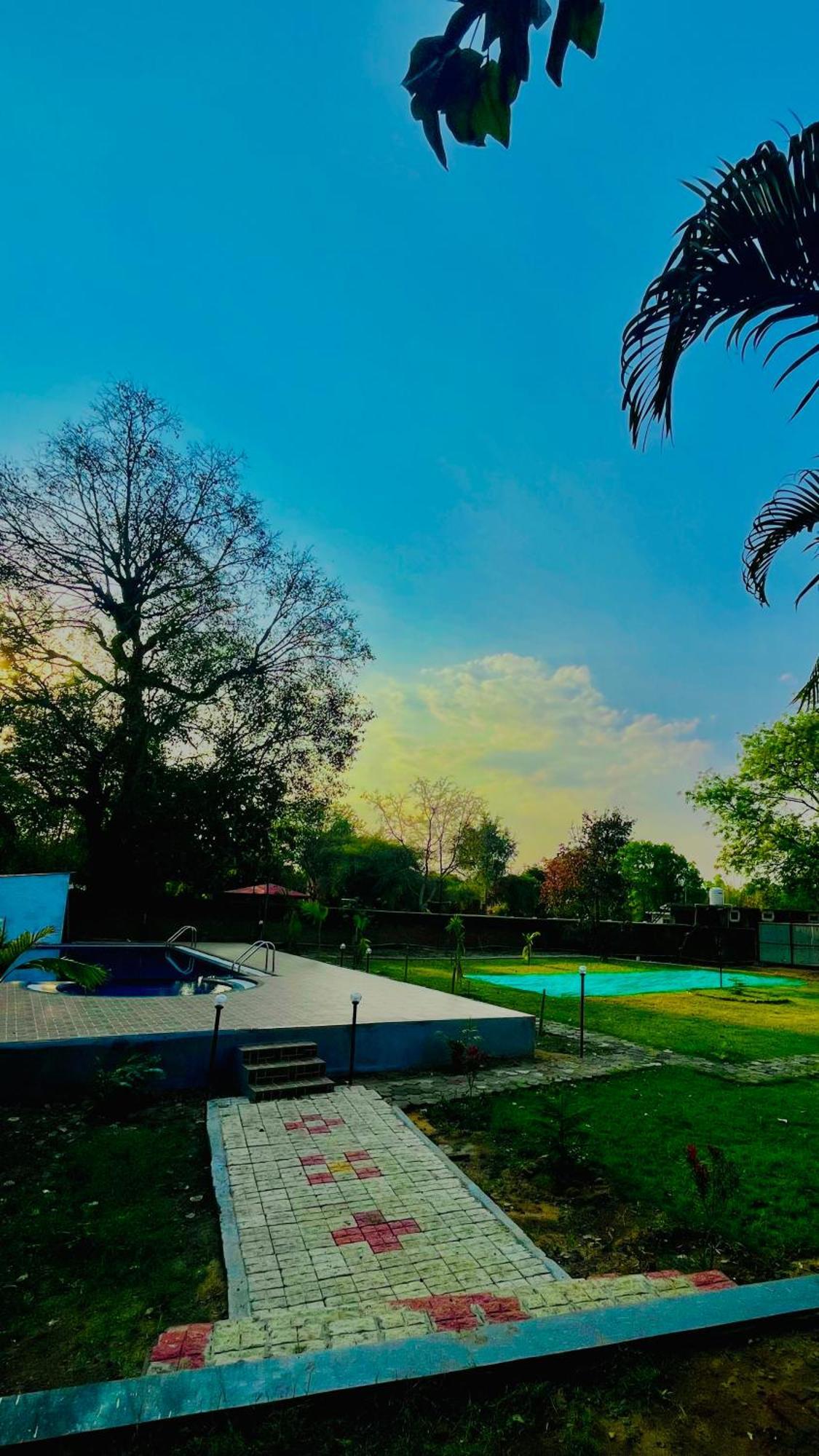 Hotel Jungle Palace Resort Umariā Εξωτερικό φωτογραφία