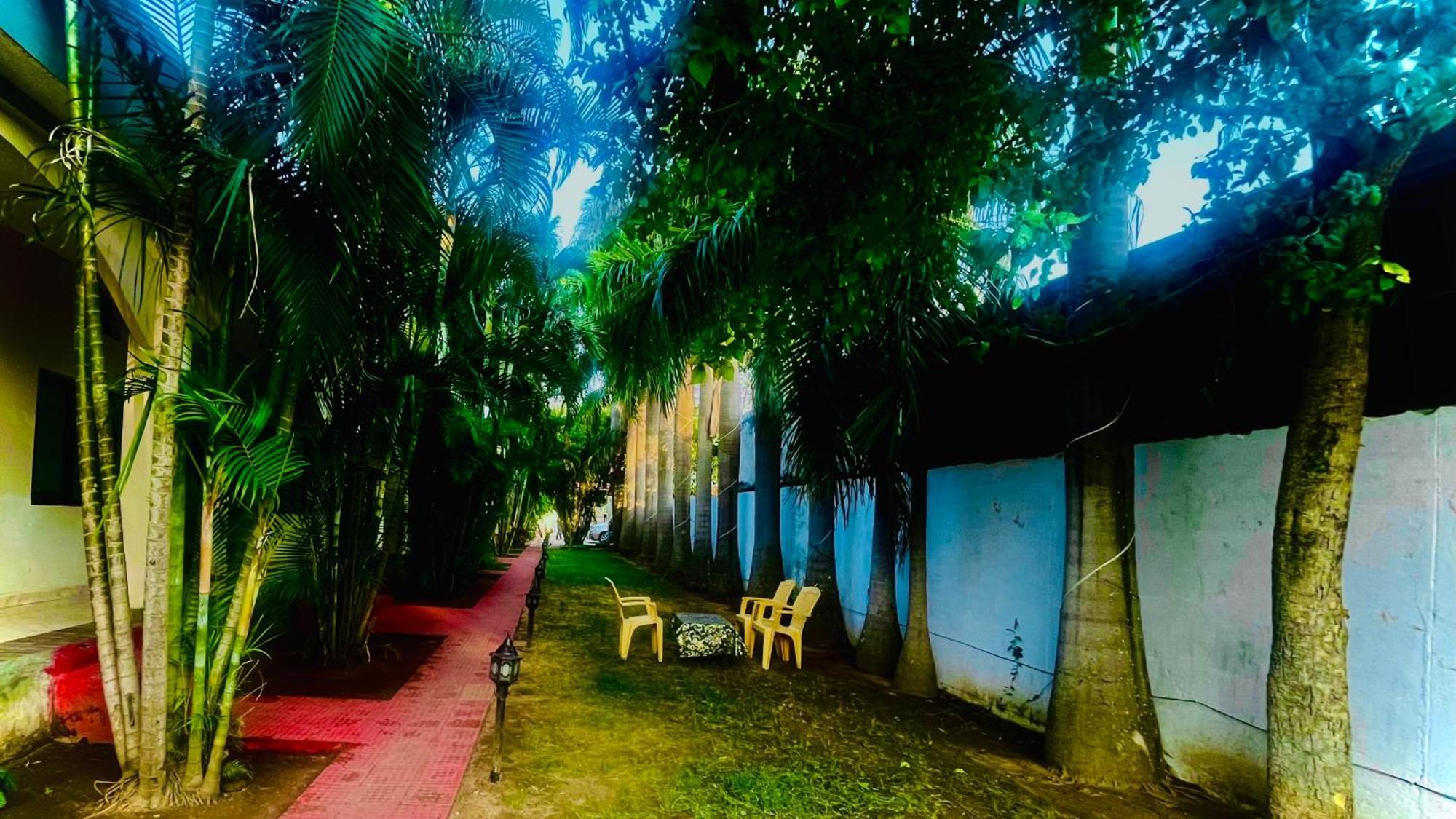 Hotel Jungle Palace Resort Umariā Εξωτερικό φωτογραφία